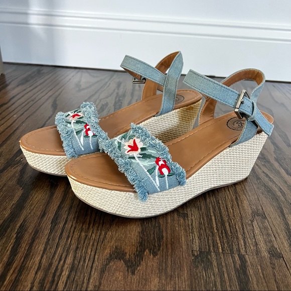meetthemosleys's tweet photo. So good I had to share! Check out all the items I'm loving on @Poshmarkapp from @PSbeautyqueen #poshmark #fashion #style #shopmycloset #authenticamericanheritage #soulcake #taylormade: https://t.co/3gdW36JQJf https://t.co/3EwgzPpRDw