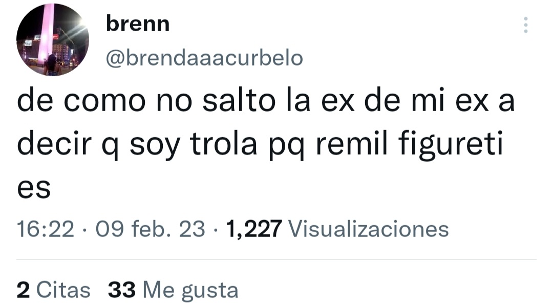 Justo la menos fan, necesita nombrar a otras para tener atención masculina