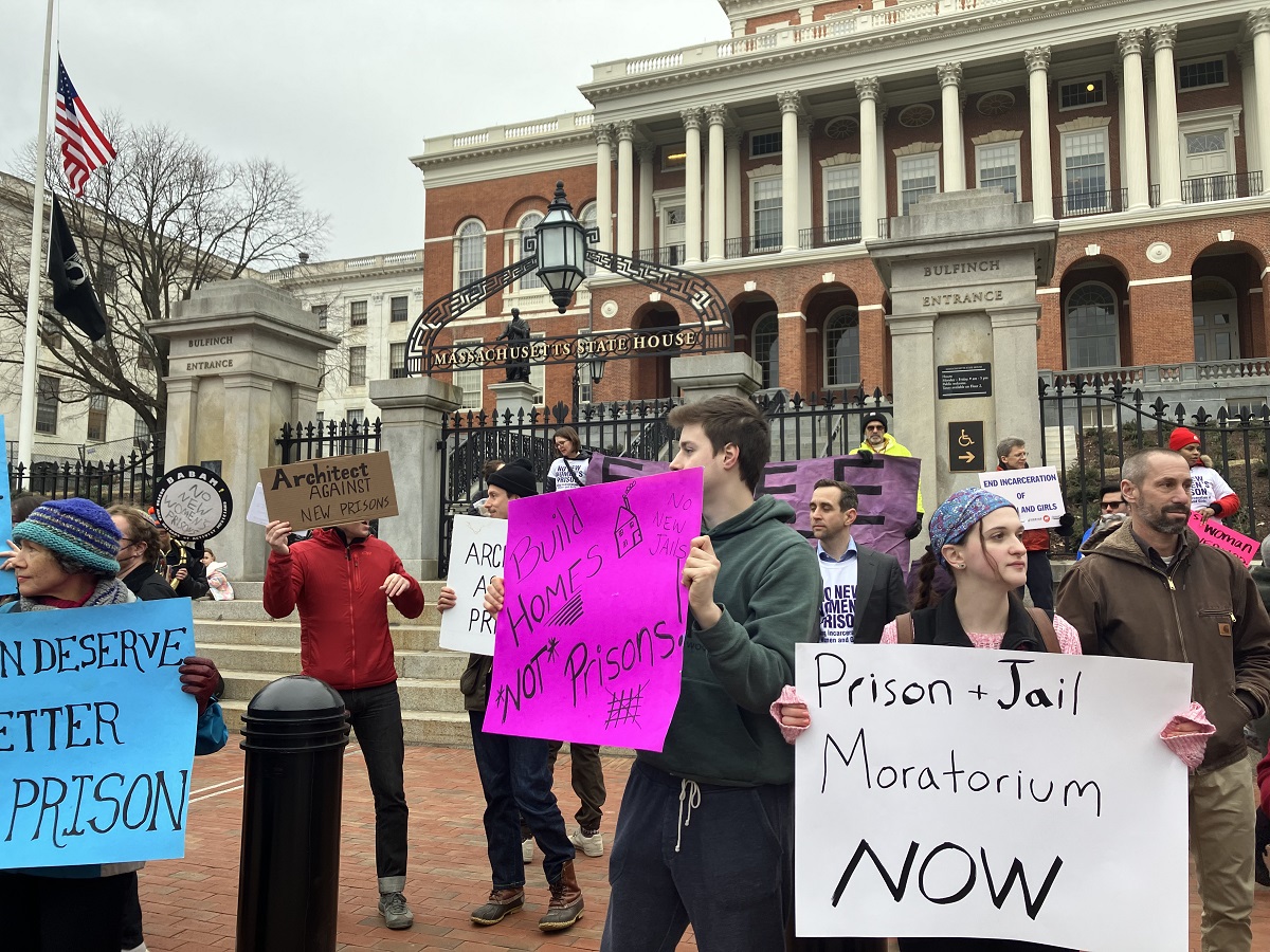 @justicehealing @MassGovernor @MassLegislature #NoNewWomensPrison!
More photos of today's rally
#mapoli