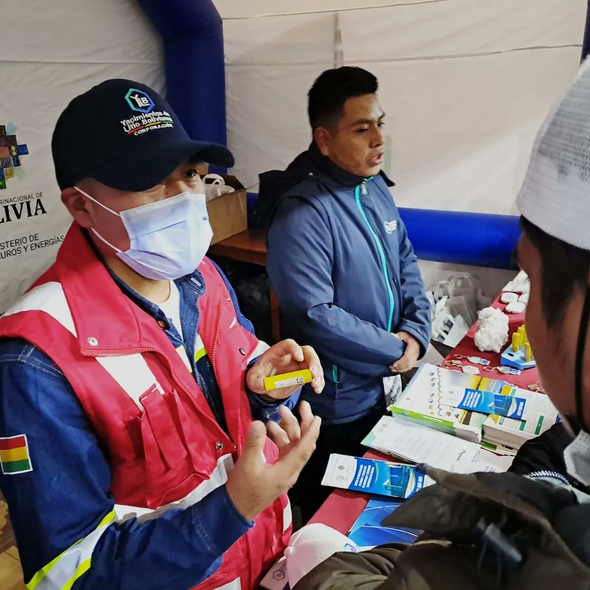 litio_boliviano's tweet photo. #Hoy | Socializamos las baterías, carbonato de litio y cloruro de potasio que producen nuestras plantas piloto, durante la feria de investigación, ciencia y tecnología del sistema universitario #CEUB en la Universidad Autónoma Tomás Frías, de la ciudad de #Potosí
#BoliviaEsLitio https://t.co/MT1XZFqgdK