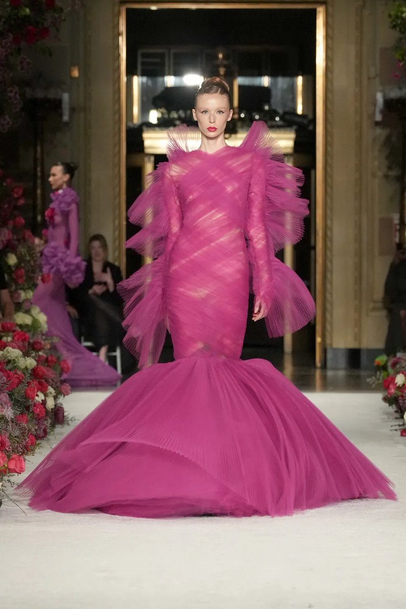voguemagazine's tweet photo. #NewYorkFashionWeek may not officially start until tomorrow, but @CSiriano set the mood for the week at Gotham Hall with a runway lined by hundreds of flowers. See every look here: https://t.co/3cUed3blFF https://t.co/5GwIq1w0yK