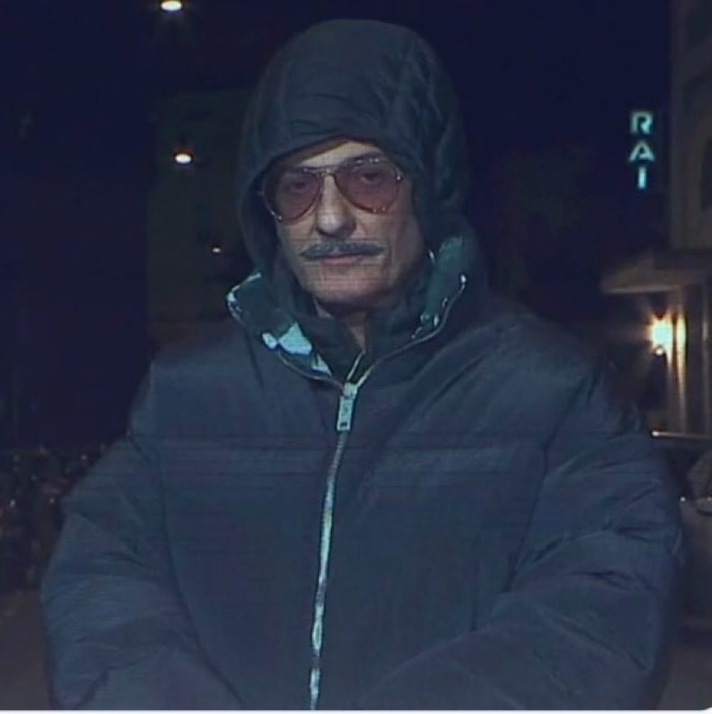 mvrtinvz's tweet photo. quando pensi sia giunta la fine ma manca ancora il monologo di siani #Sanremo2023 https://t.co/IAqRtHtYPs