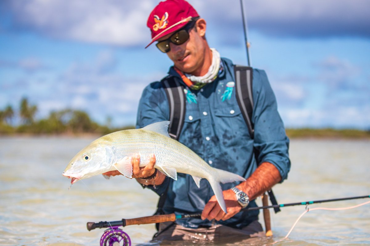 NautilusReels's tweet photo. Gazing at a good one.
Eugene Pawlowski looks over a very nice #bonefishonfly.
Ph: Stacy Rhim
#flyfishing #flyfish #nautilusreels https://t.co/IyfsPEemAl