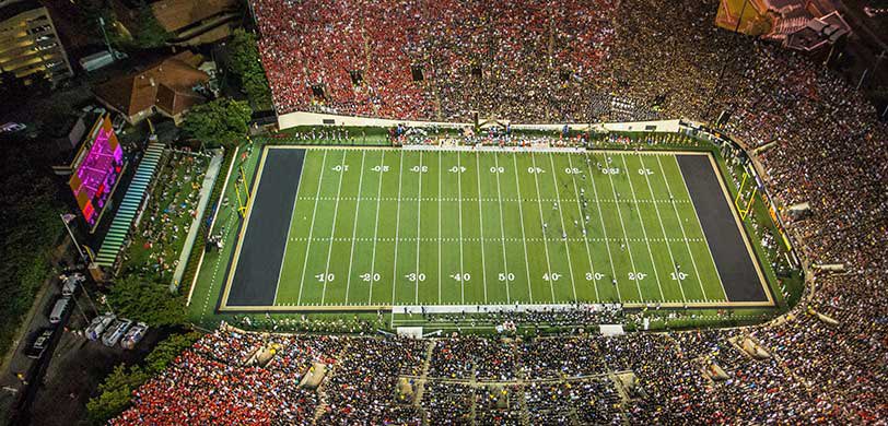 Man!! Excited and Blessed to announce I have a received my first SEC D1 full ride to the University of Vanderbilt⚫️⚪️ #AnchorDown 🤘🏽 <a href="/CoachJ_Everett/">Jayden Everett</a> <a href="/VandyFootball/">Vanderbilt Football</a> <a href="/JamesDJackson15/">James D. Jackson</a> <a href="/Coach_Mike_D/">Mike Dunn, M.Ed, CAA</a> <a href="/halliehart/">vick</a> <a href="/OfficialMGomez1/">Mitchell Gomez</a> <a href="/bobradshaw15/">Bo Bradshaw</a> <a href="/Rivals/">Rivals</a> @MohrRecruiting @BrandonDrumm247