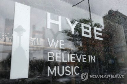 daebakentertain's tweet photo. Hybe ได้ทำสัญญาซื้อหุ้น SM Entertainment เป็นเงินกว่า 422.8 พันล้านวอน หลายเป็นผู้ถือหุ้นที่ใหญ่ที่สุดตอนนี้ #hybe #sm https://t.co/Yb3JfoqpsB