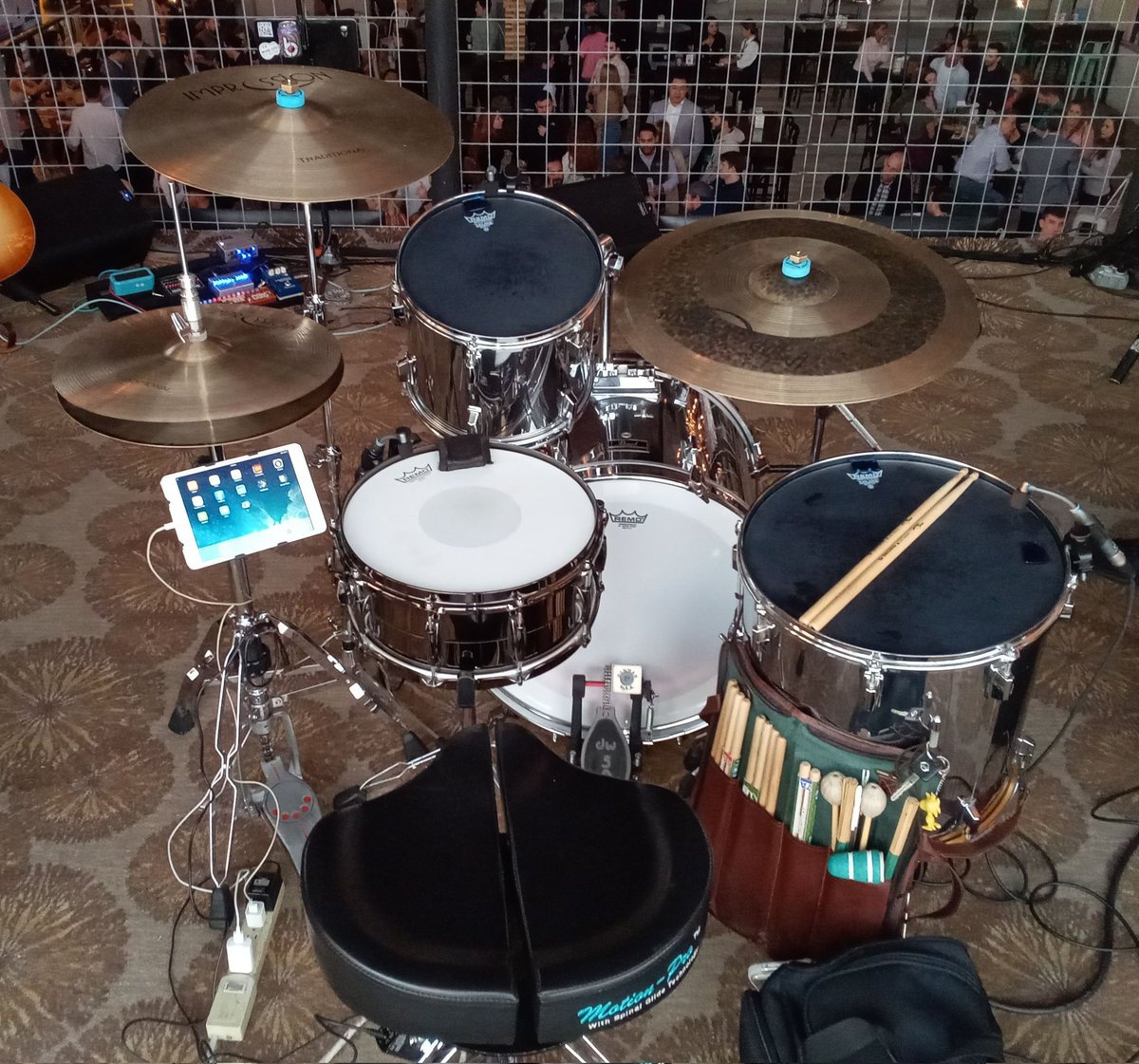DPattersonMusic's tweet photo. On the drums tonight for @SusanHickman at Austin's Backyard in Houston, TX.
#drummer #giglife #workingdrummer @SalyersPerc @SledgePad @CYMPAD_USA @PearlDrumCorp @remopercussion 
@shure #motionprodrumthrones #thedrumwallet #dannypattersonmusic https://t.co/iIJaNCjNFO