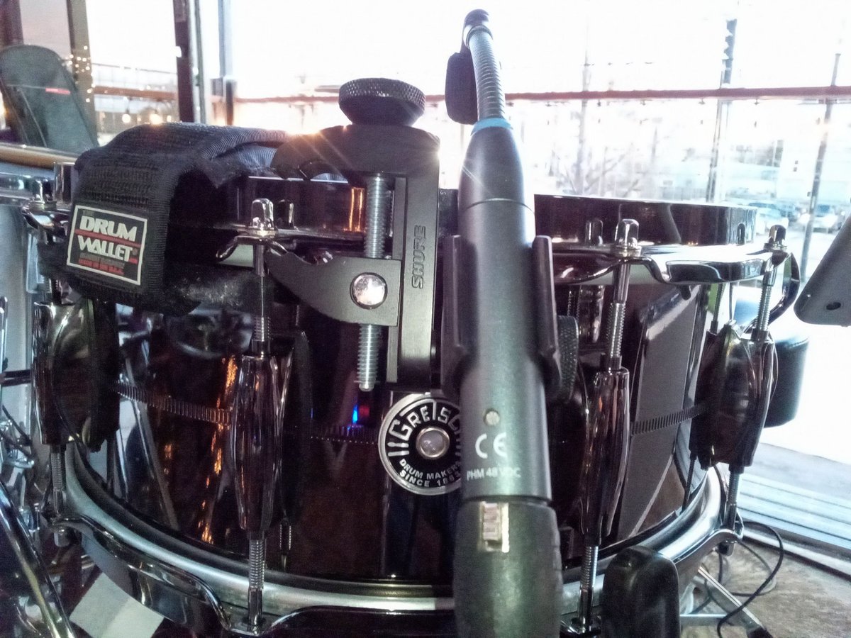DPattersonMusic's tweet photo. On the drums tonight for @SusanHickman at Austin's Backyard in Houston, TX.
#drummer #giglife #workingdrummer @SalyersPerc @SledgePad @CYMPAD_USA @PearlDrumCorp @remopercussion 
@shure #motionprodrumthrones #thedrumwallet #dannypattersonmusic https://t.co/iIJaNCjNFO