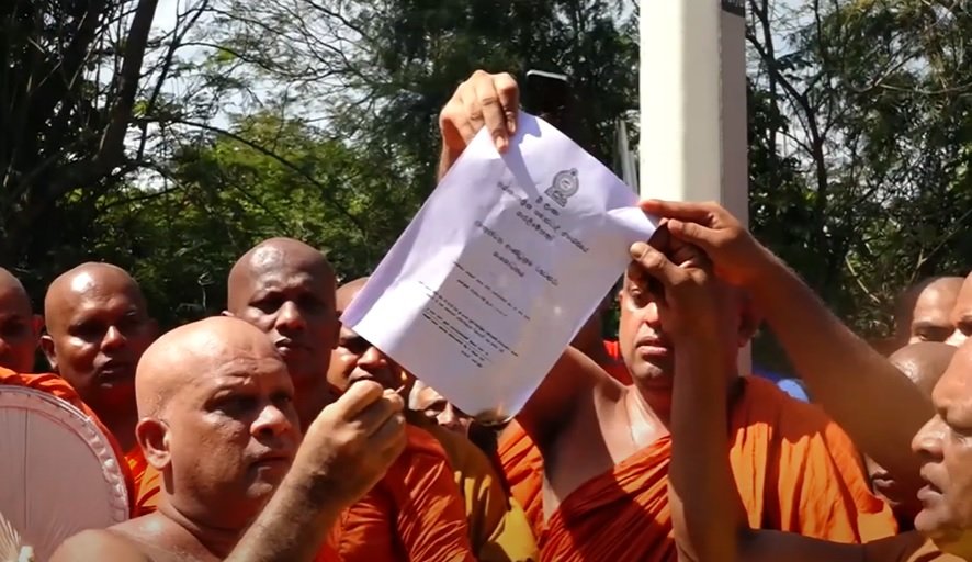 iamkapilan's tweet photo. Have they got arrested for burning the constitution of Srilanka? #SriLanka #13thAmmendment #13A https://t.co/peqWg7GuwY
