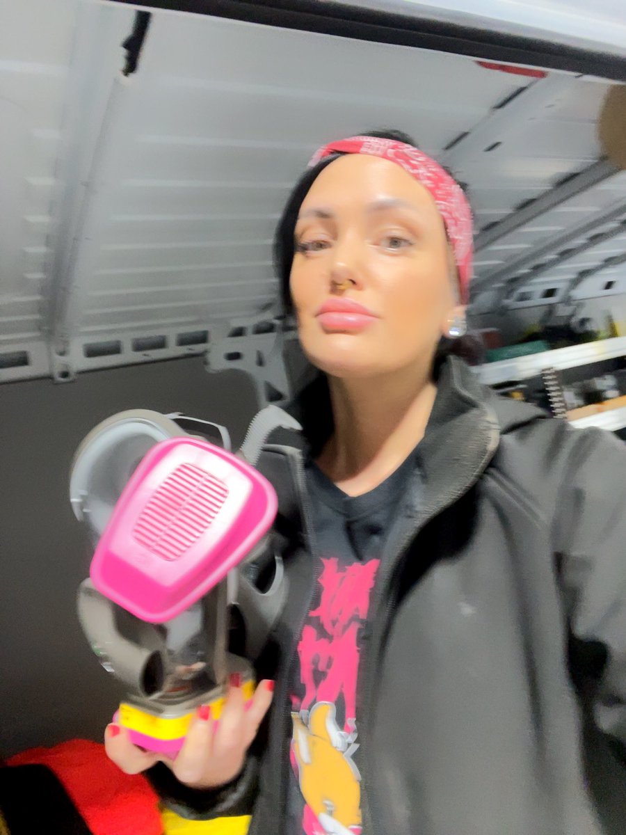 katie_chainsaw's tweet photo. Just another day at the “office” 😁☣️🩸🧽🧼🥽🪣🩸☣️ #traumaandbiohazardremediation #crimescenecleaner https://t.co/jgdpfsdhdI