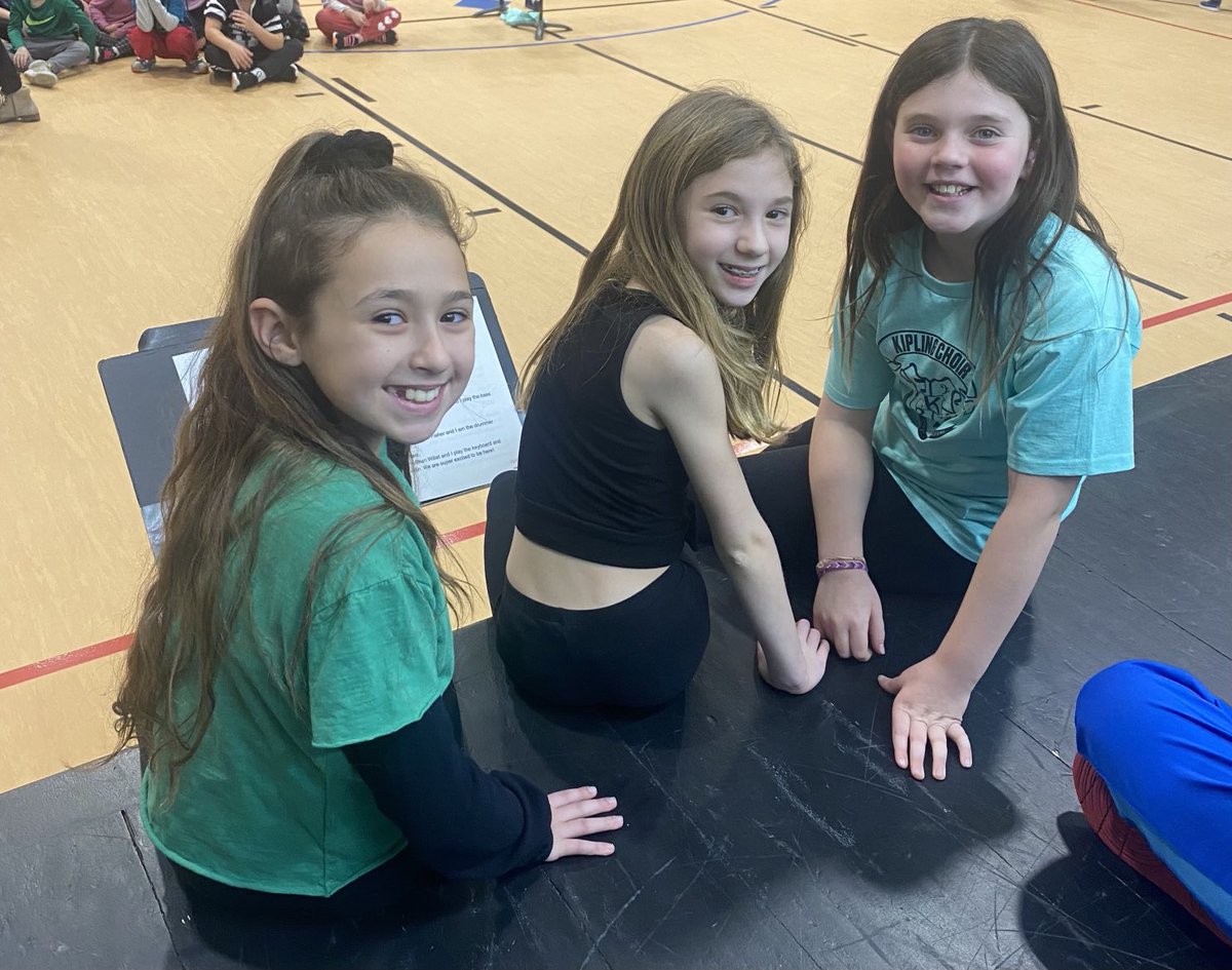 amandakraus46's tweet photo. Music show fun! #kipway #109way ⁦@Miss_Buchman⁩ https://t.co/XUzFTdVVfW
