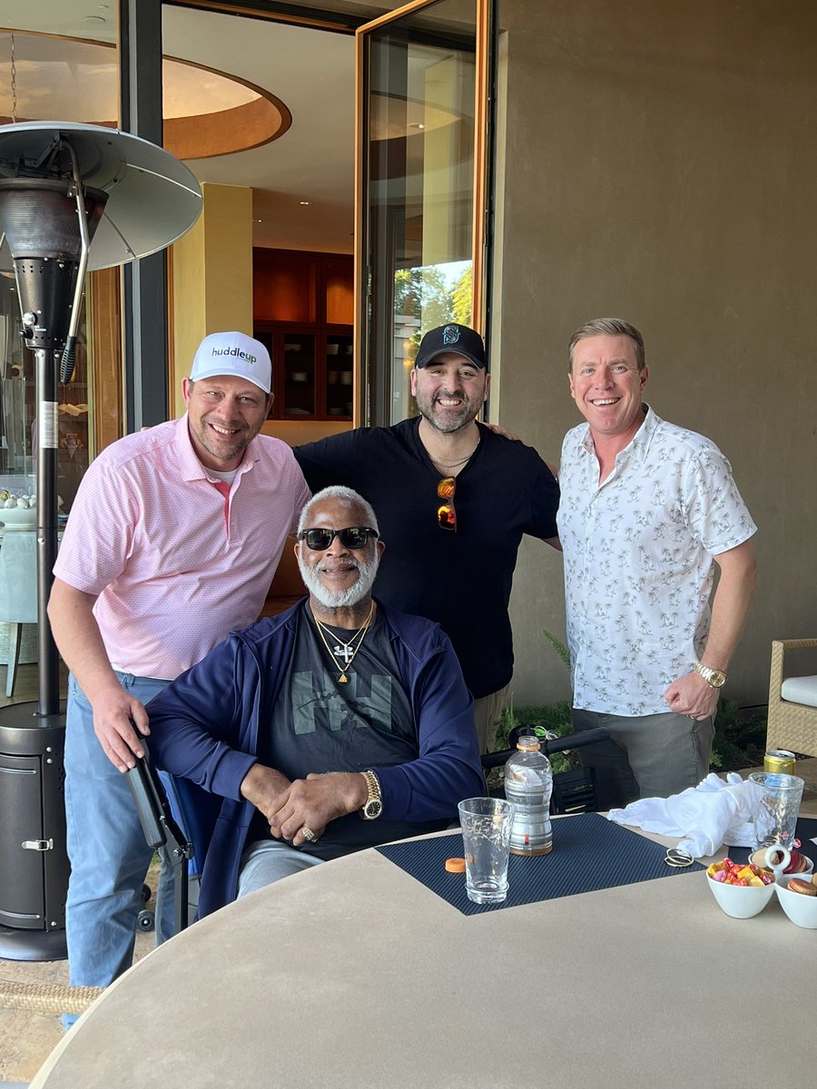 IPS_HUS's tweet photo. Had to leave the #WMPO to meet the legendary Earl Campbell!!! https://t.co/WjWDvV0pbS