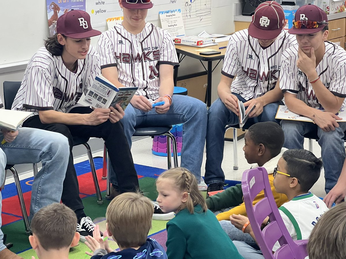 ROHSBaseball's tweet photo. Thank you @SchupmannROISD for allowing our guys to come read &amp; participate in learning activities for “Night of Family Literacy”

Great to see the youth of Red Oak so excited to learn! https://t.co/SZgTQOG4EY
