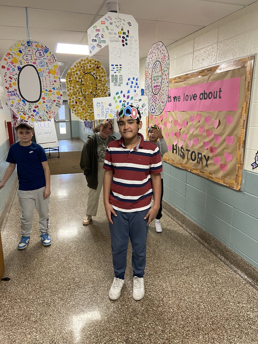 Deb58201864's tweet photo. 1000th days smarter! These 5th graders celebrated their 1000th day of school today!! @MtView07836 @melandyk @JOlsyn1109 https://t.co/GhndZhdS4p