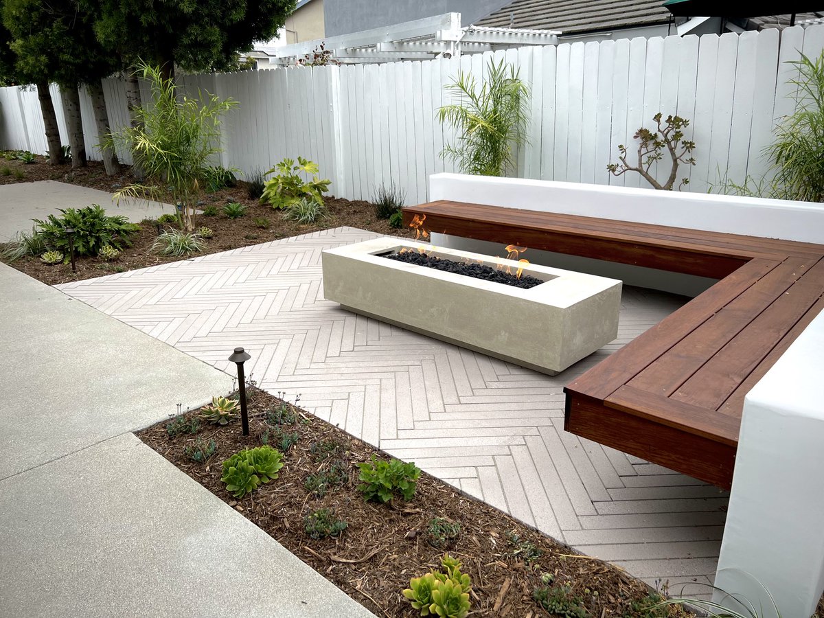 designcool's tweet image. #modernfirepit with built in #ipe bench. #stepstone narrow modular pavers. #huntingtonbeachlandscape