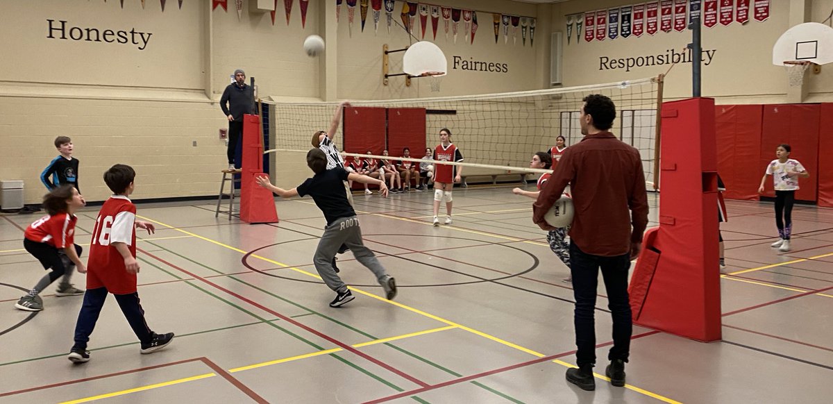 WithrowQuest's tweet photo. @WithrowQuest @LC4_TDSB @WithrowWildcats #QuestAlternative Winter Showcase 🤩 #volleyball #challenges #leadingbyexample @BeverlyOBrien17 @BelindaLonge #GoTeamGo #Wildcats https://t.co/tf4n8SwVeG