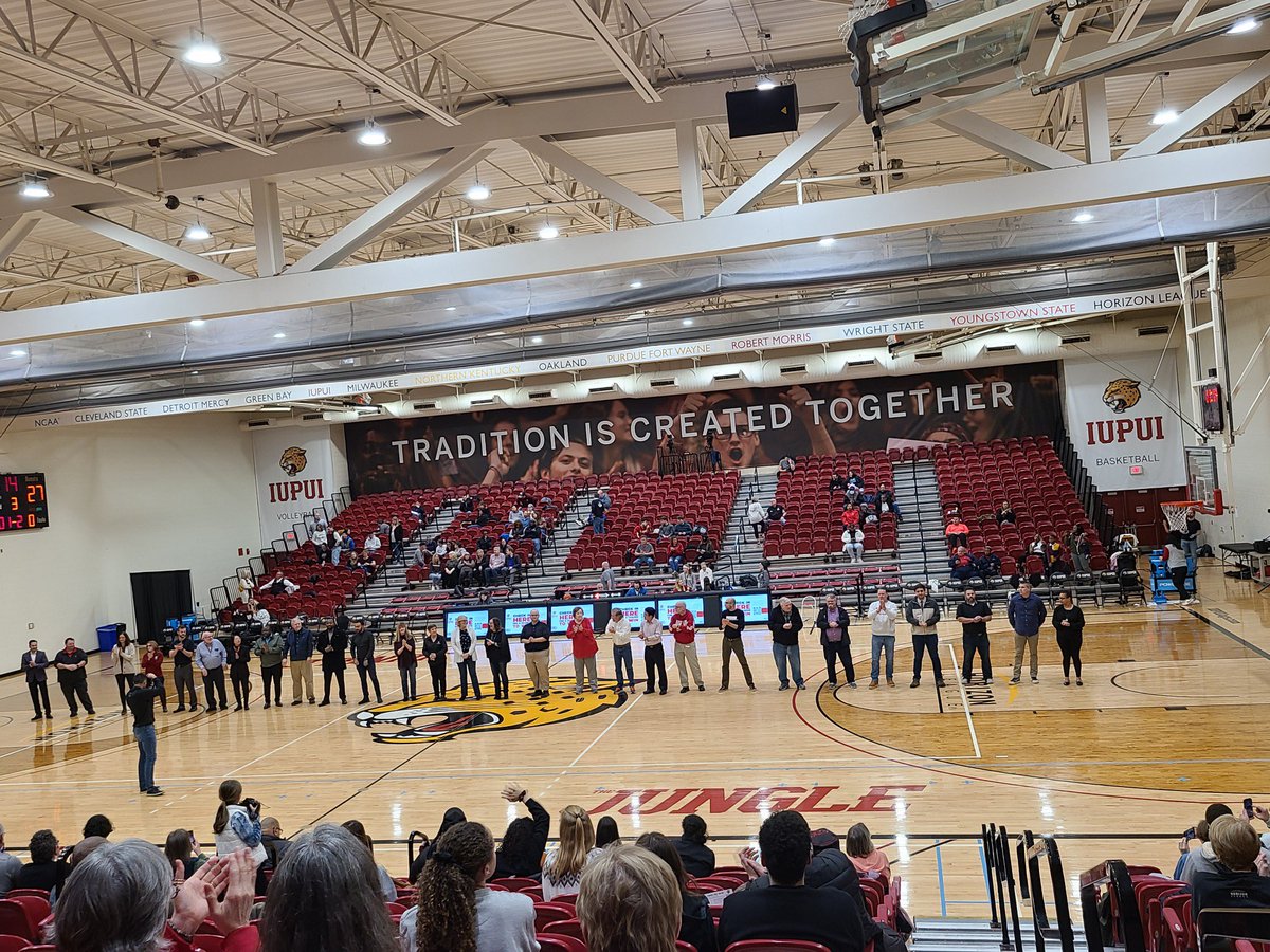 anrklein's tweet photo. Hanging out at The Jungle tonight cheering on our @IUPUI_WBB with the @IUMcKinney Sports and Entertainment Law Society! Love seeing so many @IUPUI professors joining us tonight in honor of “Favorite Professor Night,” too. Go Jags! @IUPUIJaguars @DrRoderickPerry https://t.co/ezD5X2pWOO