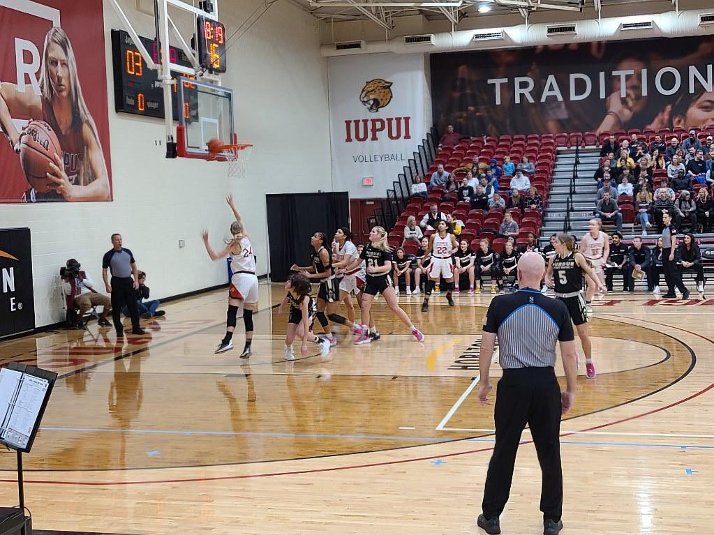 anrklein's tweet photo. Hanging out at The Jungle tonight cheering on our @IUPUI_WBB with the @IUMcKinney Sports and Entertainment Law Society! Love seeing so many @IUPUI professors joining us tonight in honor of “Favorite Professor Night,” too. Go Jags! @IUPUIJaguars @DrRoderickPerry https://t.co/ezD5X2pWOO