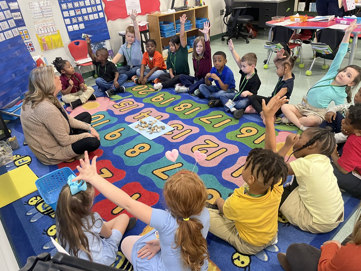 VAoftheArts's tweet image. LEARNING WALKS @BibbSchools brings the excitement to learning in Kindergarten! Science 🧬 and Social Studies 🗺️ integrated with Mathematics 🧮 #PANDAPROUD #artsreallyteach #wearevineville #learningwalks #Built4Bibb