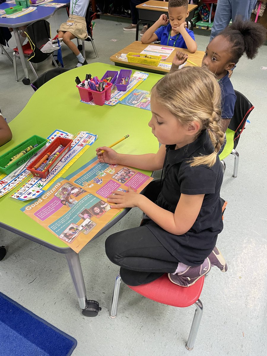VAoftheArts's tweet image. LEARNING WALKS @BibbSchools brings the excitement to learning in Kindergarten! Science 🧬 and Social Studies 🗺️ integrated with Mathematics 🧮 #PANDAPROUD #artsreallyteach #wearevineville #learningwalks #Built4Bibb