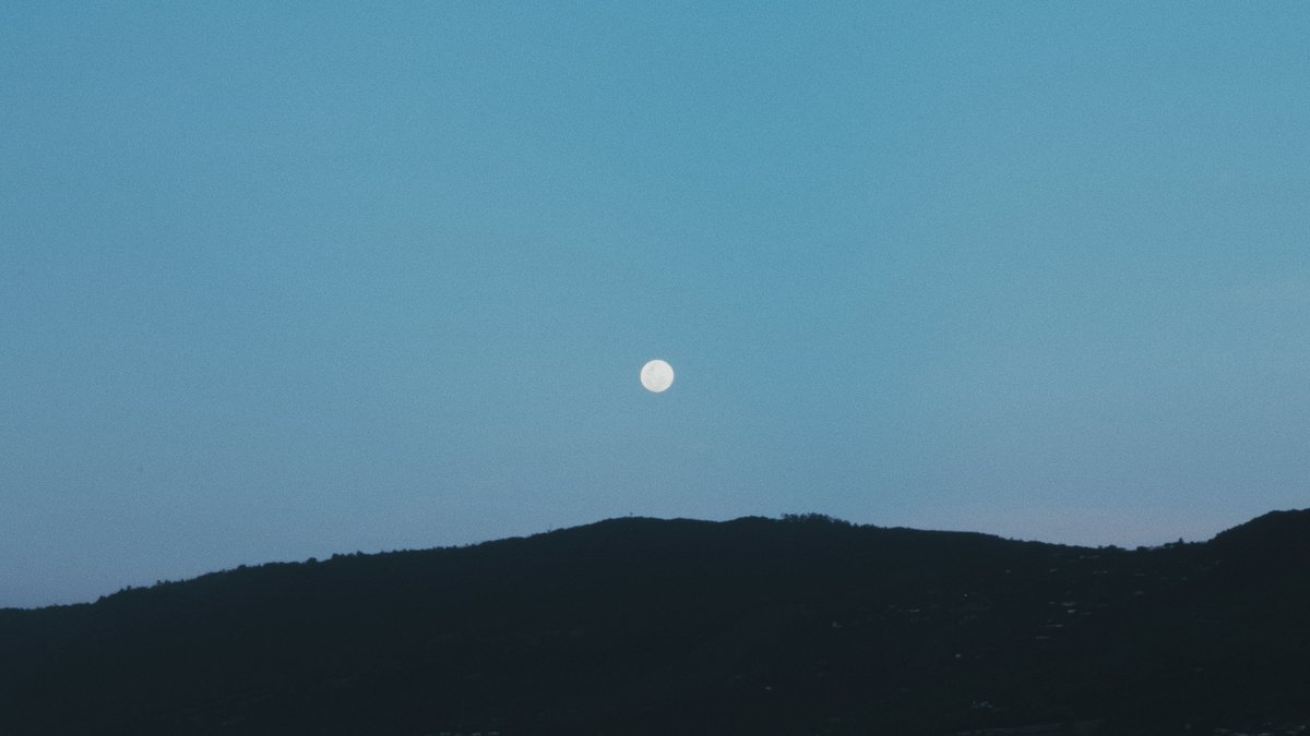 talkin' to the moon