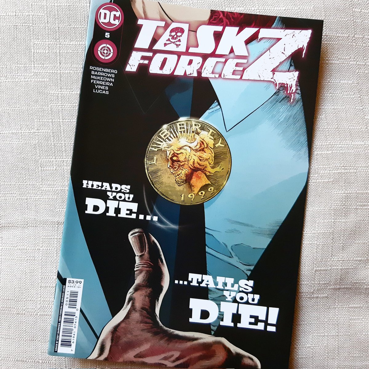 EmjayMj2's tweet photo. This series is as advertised. It's dark, and it's REALLY fun. ๐ #TaskForceZ #TwoFace #DC #DCComics #HarveyDent #EddyBarrows #MatthewRosenberg ๐๐ป #EberFerreira #AdrianoLucas ๐ช https://t.co/uYfET73YPb