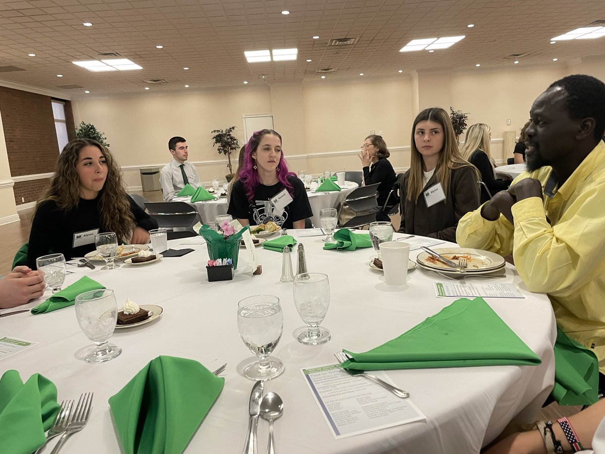 MarshallUHonors's tweet photo. HON200 students gathered this evening to discuss complexities of identity during our annual Food For Thought event. Keynote speaker Claire Snyder expertly crafted a personal address tying together a reading from “Far From the Tree” and her own experiences and identity.#HerdHonors https://t.co/gvNQG1QqYI