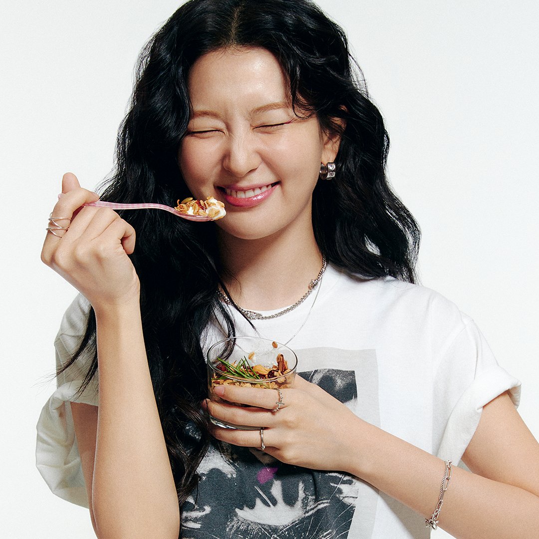 #AMUSE #HappySEULGIday 
#바로_오늘이야_슬기벌쓰데이 
슬뮤즈의 생일을 축하합니다🐻🍑
