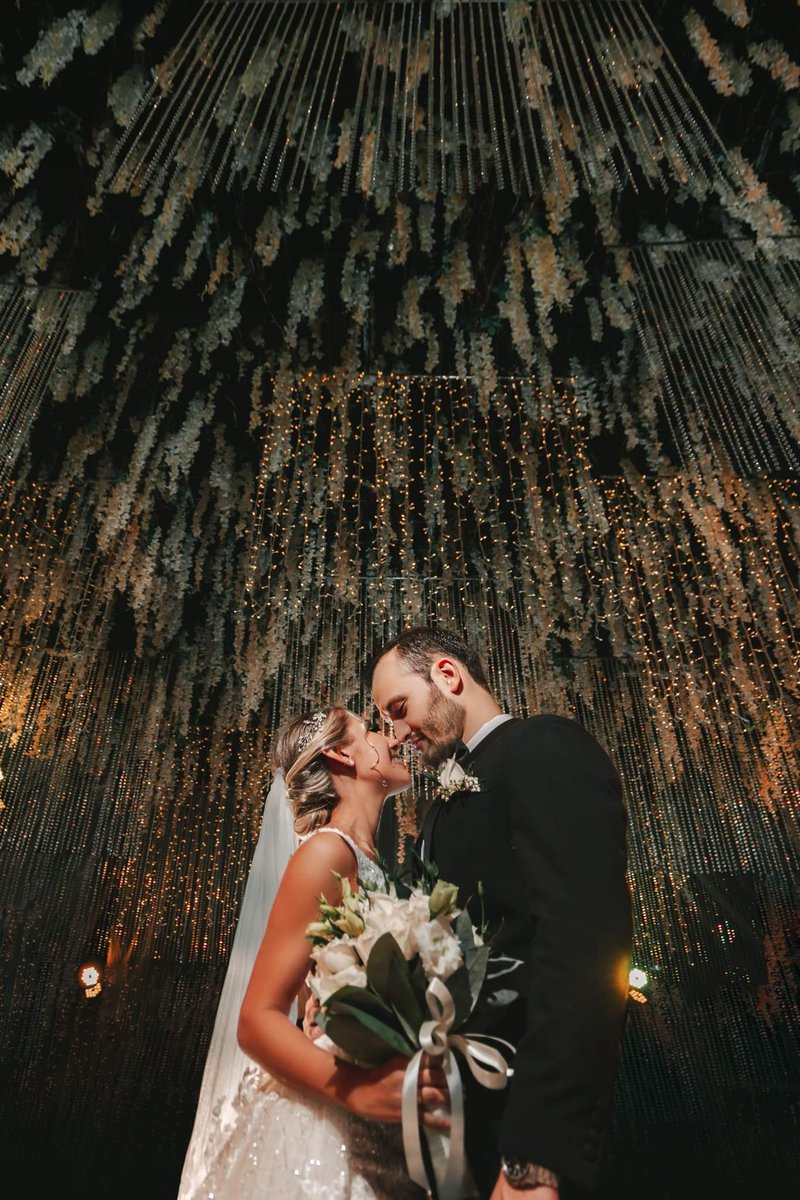 adrianbaileypro's tweet photo. Boda de Kellin y Joaquín. Empezó muy tranquilo todo, y no fue hasta que salió el carrito de shots que se encendió la fiesta. Muchos años de relación y finalmente se dieron el sí en una hermosa celebración.

https://t.co/1XJtR5X8v1 
https://t.co/ic44b3w8oe https://t.co/OkRcllfSgz