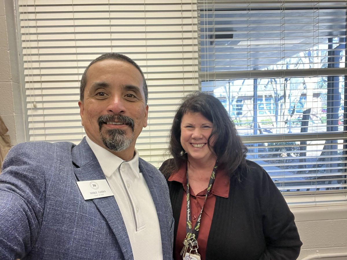 mjasso12's tweet photo. So fun learning about @SpringValleyEl from @brona_hudson!  Thanks for making time for me! https://t.co/TdbpTafDKF