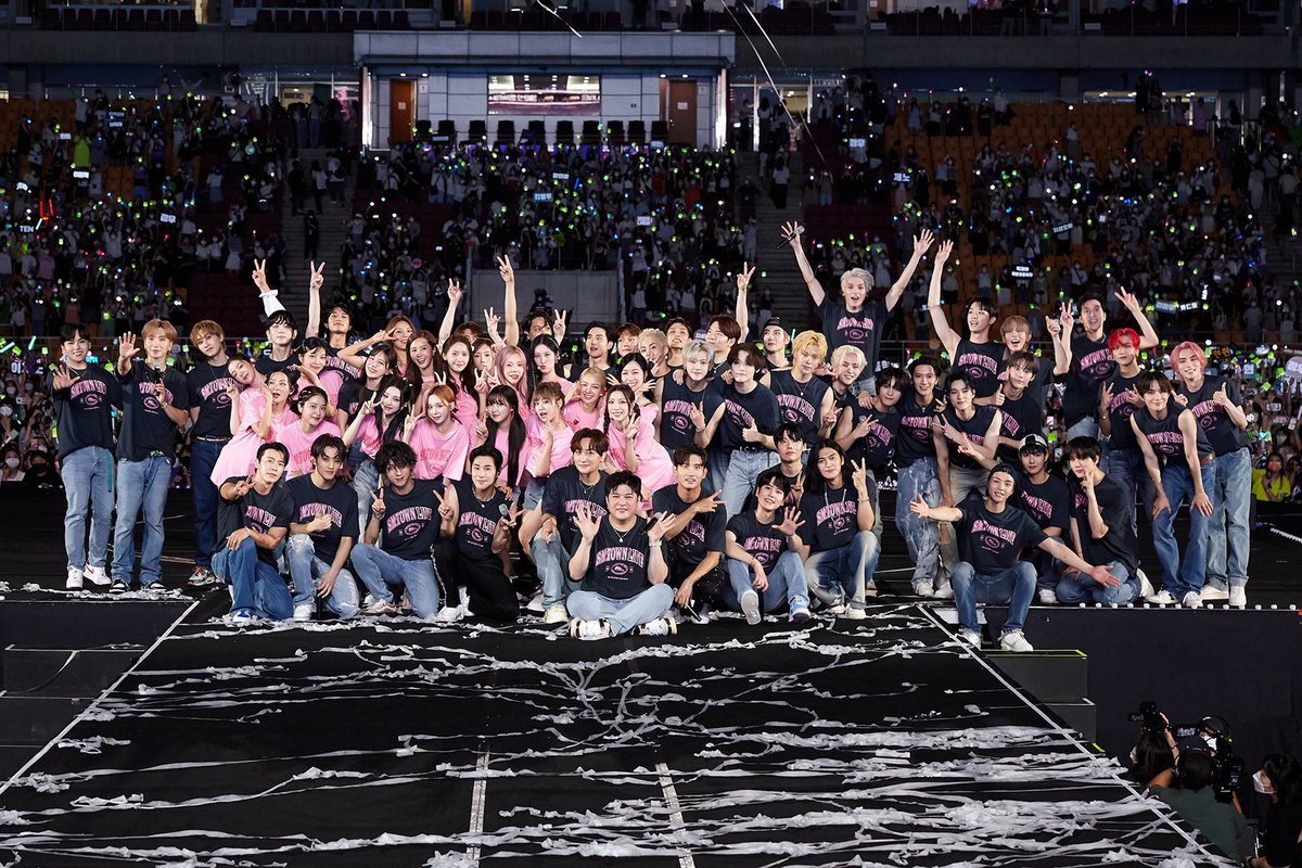 smstan_tuwir's tweet photo. My forever K-pop home, SMTOWN ❤️ https://t.co/tekkeYnRIU