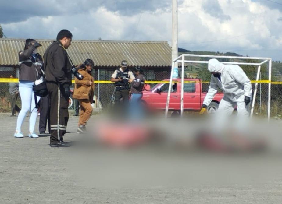 eluniversocom's tweet photo. Dirigentes niegan que incineración de dos hombres en #Toacazo se haya hecho por justicia indígena ► https://t.co/PucbyVqmMD https://t.co/DoopNsdaR9