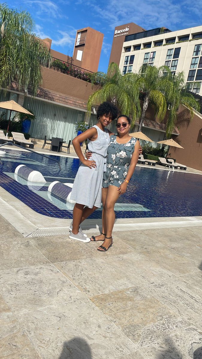 AnitaBander's tweet photo. Un día bonito con lindas personas https://t.co/5M1j1SHIFw