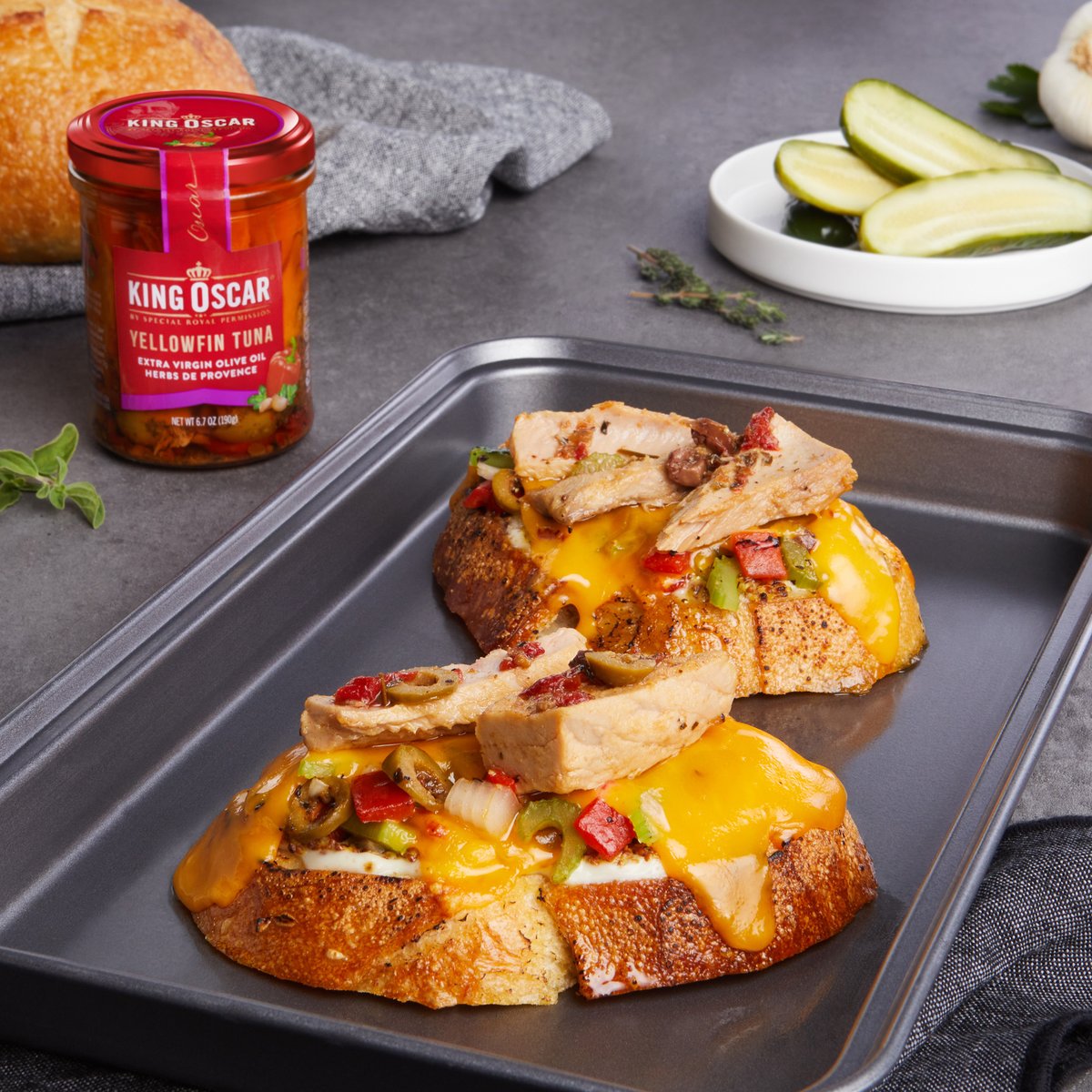 It's the season of love, and things are heating up – like this tasty Tuna Melt!! Whether for a self-care snack, #Galentines, or #tinnedfishdatenight – one bite of gooey cheese, artisan bread, and gourmet Yellowfin Tuna will make you swoon! kingoscar.com/recipe/ko-tuna…