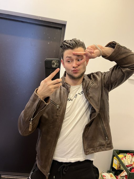 go and follow my other twitter i want to share something none porn related topics..you will get to know