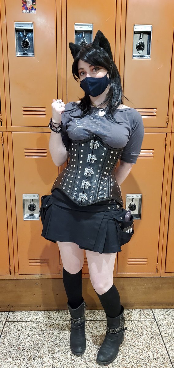 This was taken a few years ago at #Hsvexpo .  Here is @KatVonRoyen showing off our studded #leather #corset and our women's #minikilt in black.

#corsetpunk #Kilt #kiltpunk #punk