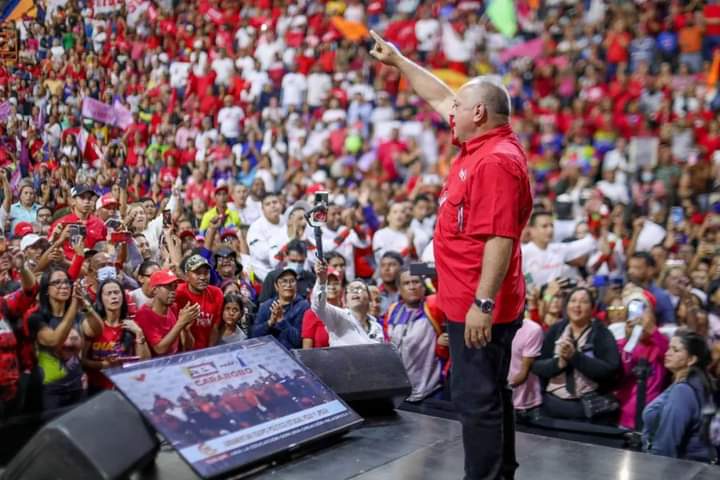 Jesusma26086362's tweet photo. «Nosotros vivimos en una #rebelión permanente porque somos #rebeldes, #revolucionarios, no nos quedamos #callados a #nadie y #defendemos lo que tengamos que defender»,@dcabellor
#ChávezJuventudYVictoria https://t.co/XlxJSTbUur