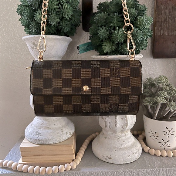 KjPosh's tweet photo. So good I had to share! Check out all the items I'm loving on @Poshmarkapp from @LesleyLezkoz1 @lilashleyd86 @Maria41383465 #poshmark #fashion #style #shopmycloset #hurley #nike #louisvuitton: https://t.co/SUxRnwi0YK https://t.co/j1D20Ltmqi