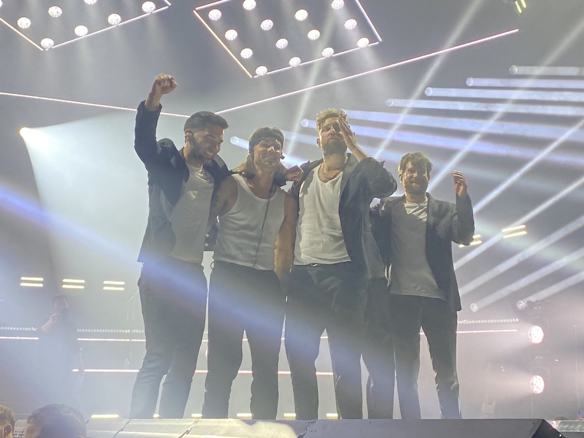 vampiregway's tweet photo. @youmeatsix thank you so much for my first concert experience 🫶 https://t.co/GjS6R117XF