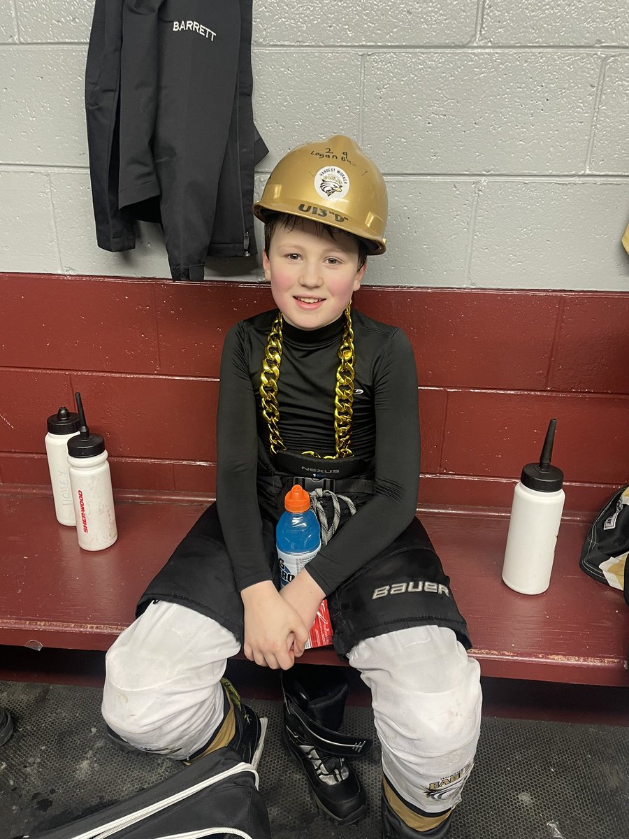 EaglesU13d's tweet photo. Huge thanks to Goulds/Southern shore for hosting us this evening! Great game with another “W” for the eagles! Hardest worker tonight played a solid D and kept the energy going right til the end to hold the lead! Way to go Cameron Barrett!! https://t.co/Ng4LtCCrM1
