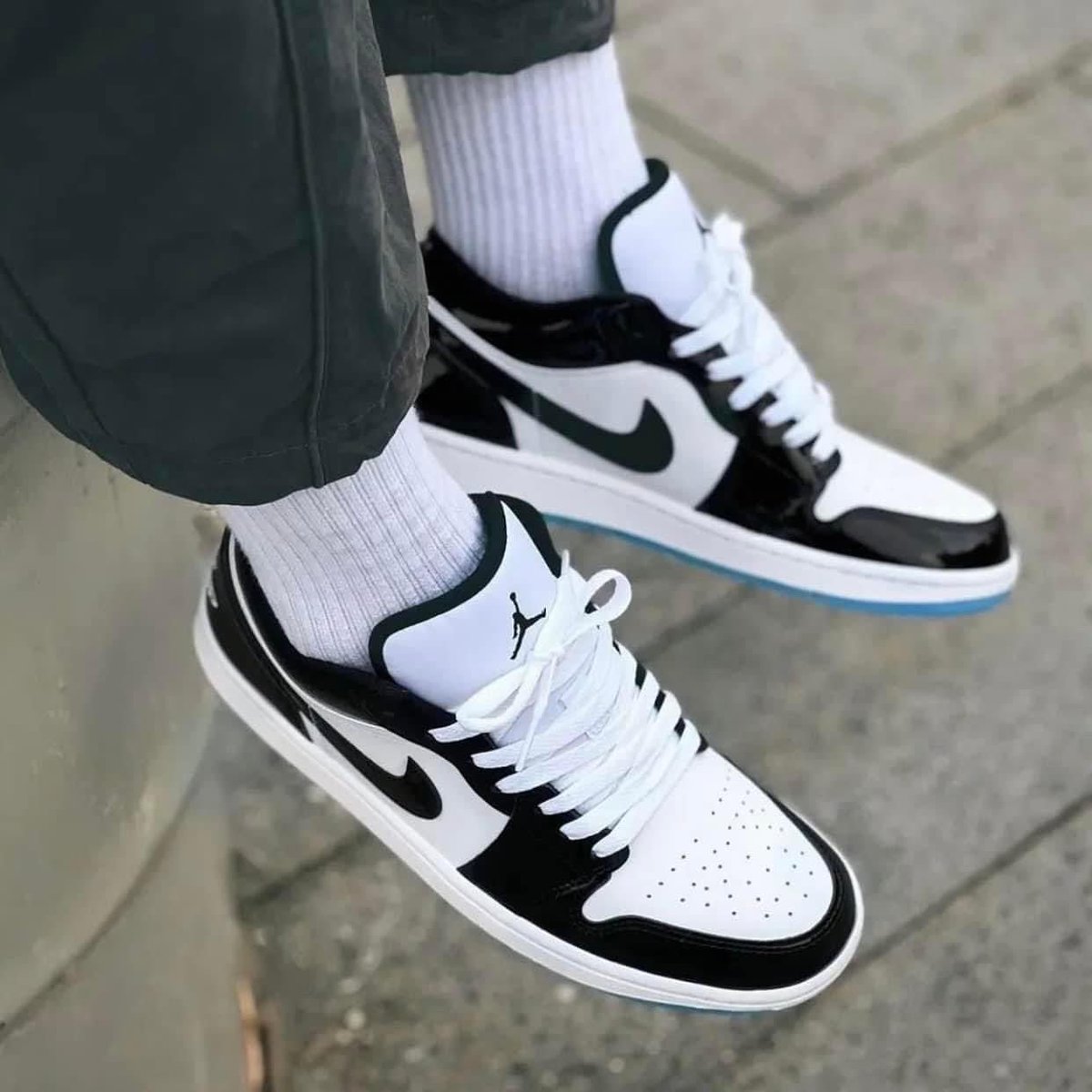 jordan 1 low panda on feet