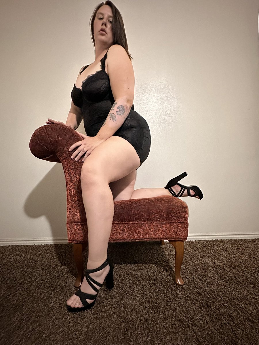 TheSinfulShadow's tweet photo. Legs for days #plussize #heels #blacklingerie #thickthighs #ThickWomen #normalizenormalbodies #bodypositivity https://t.co/ijPzA9Jfs6