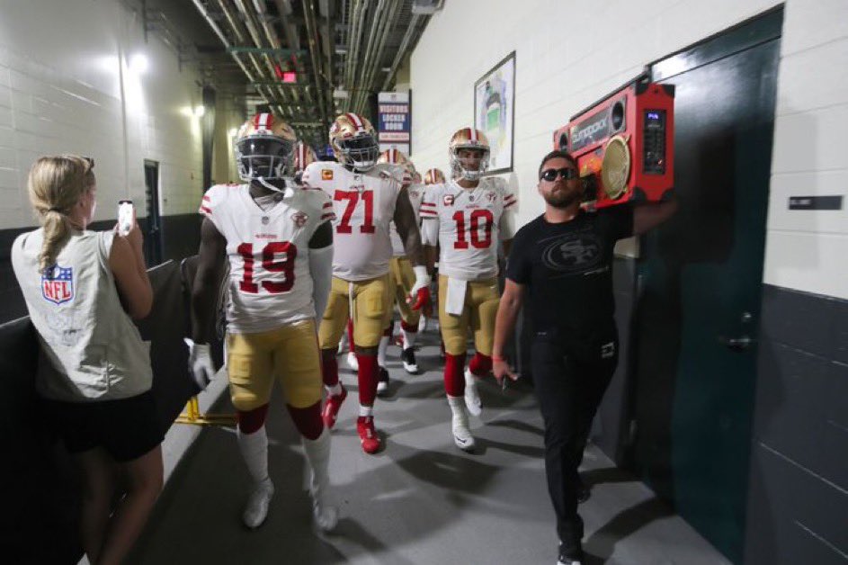 DrewScouts's tweet photo. Newly hired Texans Chief of Staff Nick Kray is the guy who holds the boom box for the 49ers when the come out of the locker room 👀 

Would love to see this energy before each game in Houston 🔥 https://t.co/jRKIXVYfaf
