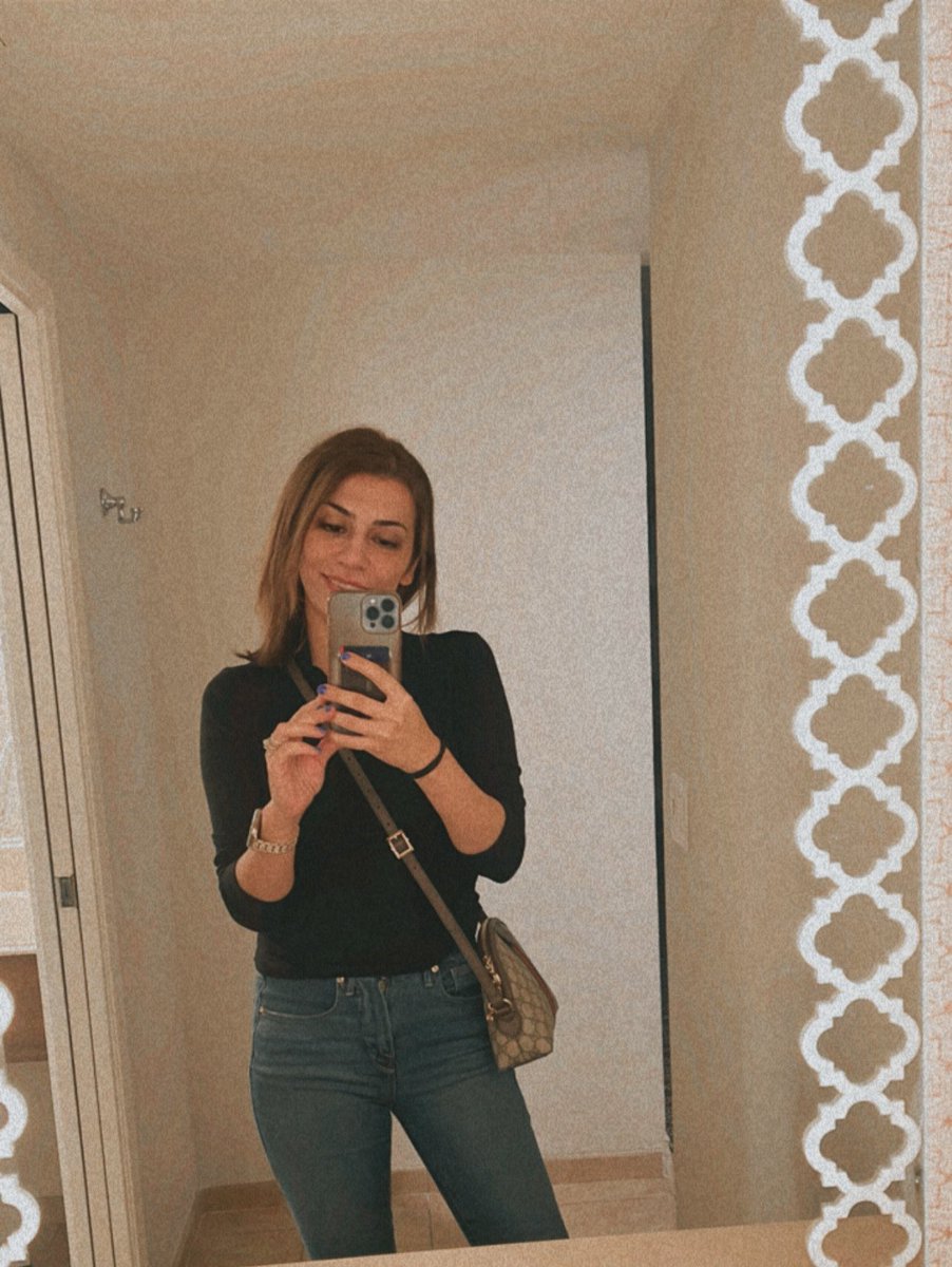SaynaNorouzi's tweet photo. Just checked in to a very laid-back chill vibe hotel in San Diego ๐ needed this after a busy month ๐ It also has the perfect mirror for selfies lol
New PI here. Canโt wait for the meeting tomorrow. #nephtwitter #MedTwitter #hereforwork https://t.co/94G8pPldMb
