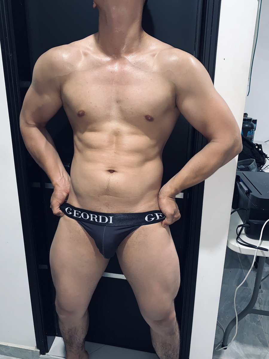 Johan_Andres94's tweet photo. Por favor abdomen. Para cuando quieres salir ???? https://t.co/uMj31pkAqc