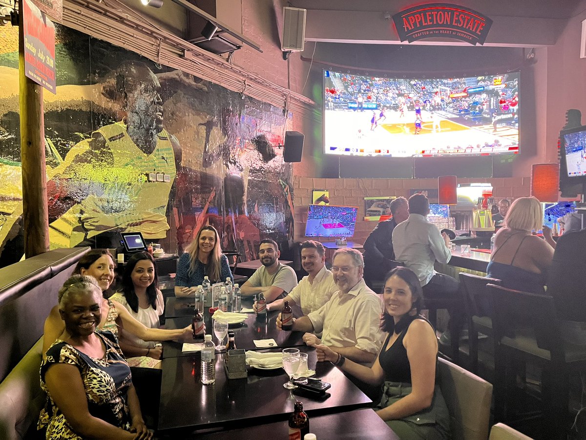 hankin_anna's tweet image. Final night in sunny #Jamaica 🇯🇲 at the CSC Caribbean meeting, before returning to London. At Usain Bolt's Tracks &amp;amp; Records Kingston #tracksandrecords with @RobinWGrimes @TheSolarChemist @Reshma_R_Rao @CzerneReid and new colleagues and friends 😊