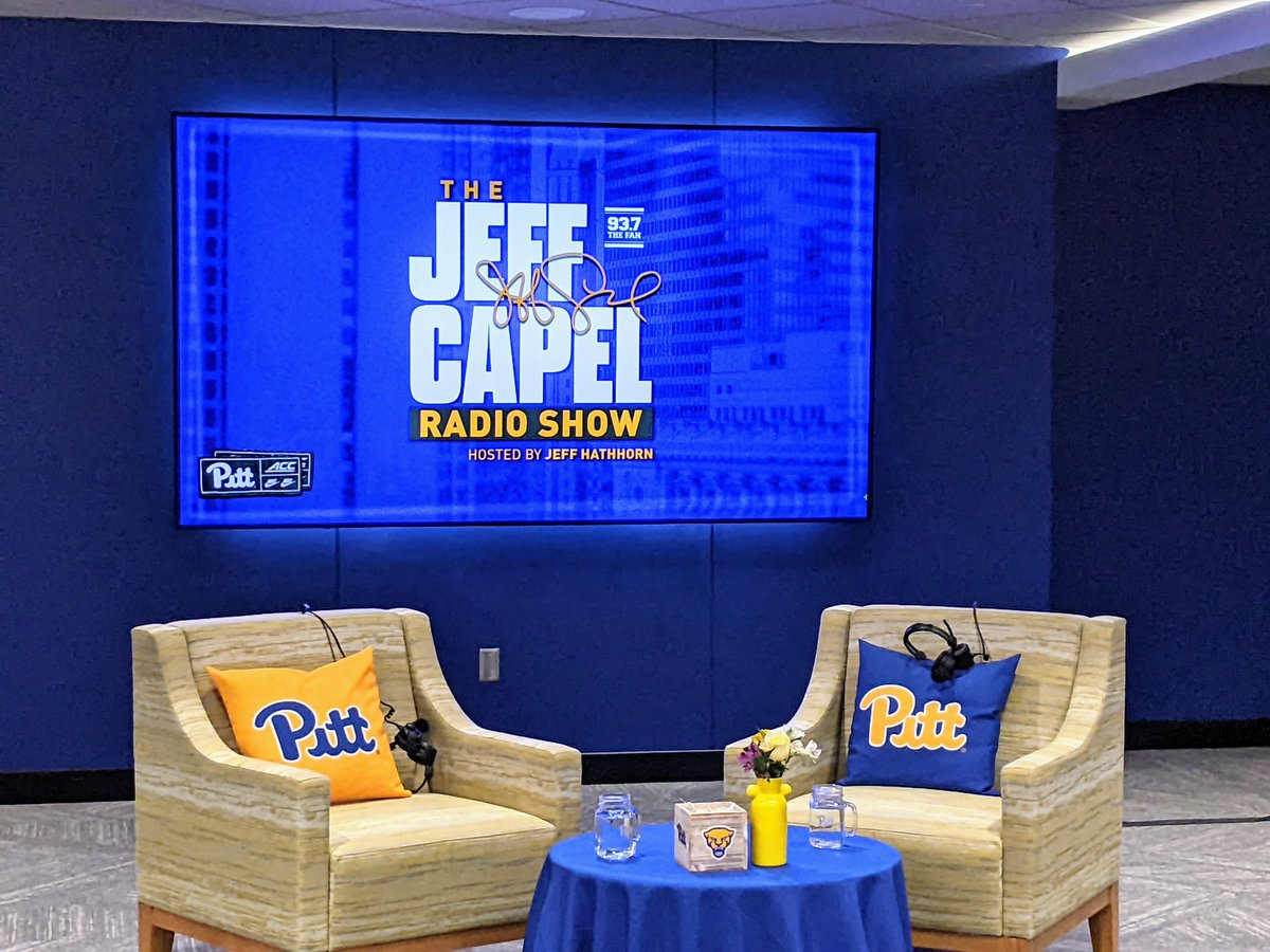 JosephMattis's tweet photo. Talking X's and O's with the University of Pittsburgh Men's Head Basketball Coach, @jeffcapel and hanging with Pitt's basketball players, Diaz-Graham twins during the taping of the Jeff Capel Show.Thanks for a fun night.
@Pitt_ATHLETICS @Pitt_MBB @PittPantherClub  @937theFan https://t.co/rWla0HEv2l