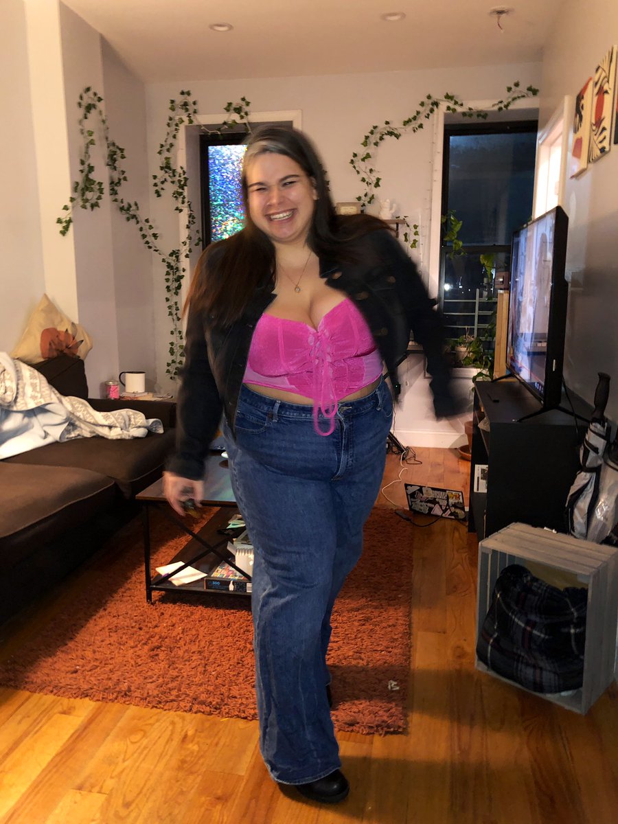 mo_tomasetti's tweet photo. @EmilyGlatt128 IS A TOTAL HOTTIE &amp; A CUTIE THE WORLD NEEDS TO KNOW https://t.co/zdqNSRR9Wu