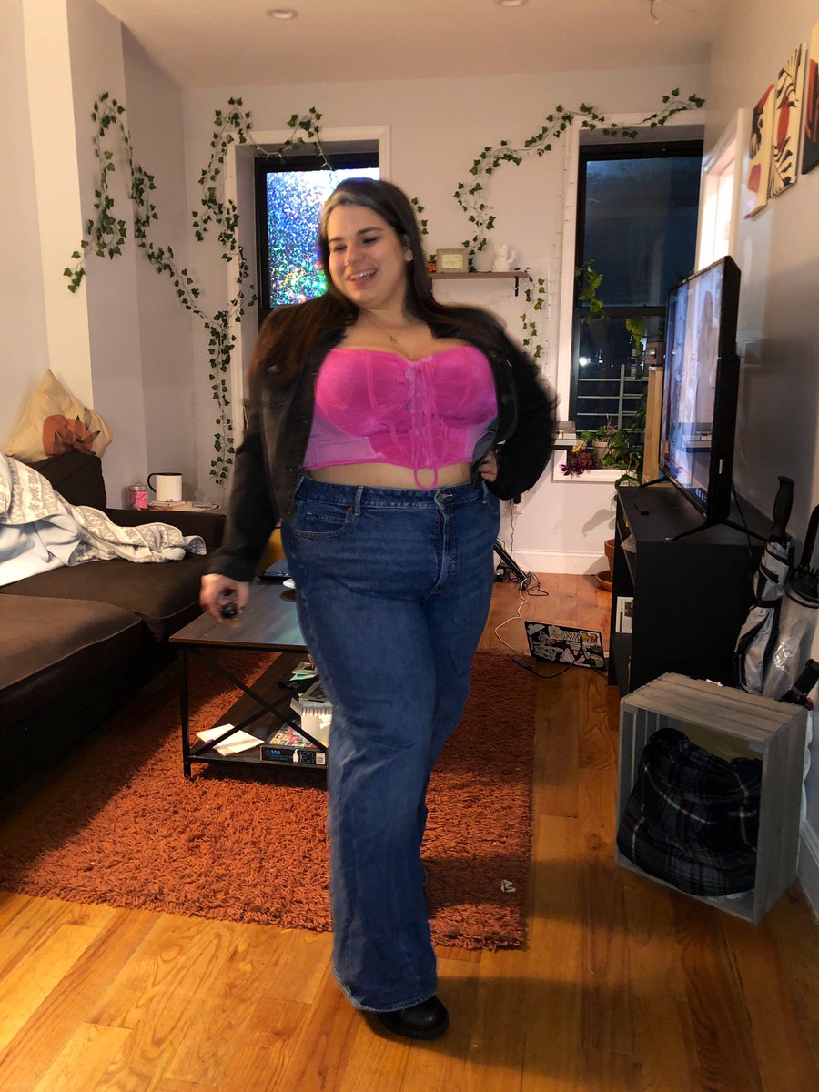 mo_tomasetti's tweet photo. @EmilyGlatt128 IS A TOTAL HOTTIE &amp; A CUTIE THE WORLD NEEDS TO KNOW https://t.co/zdqNSRR9Wu