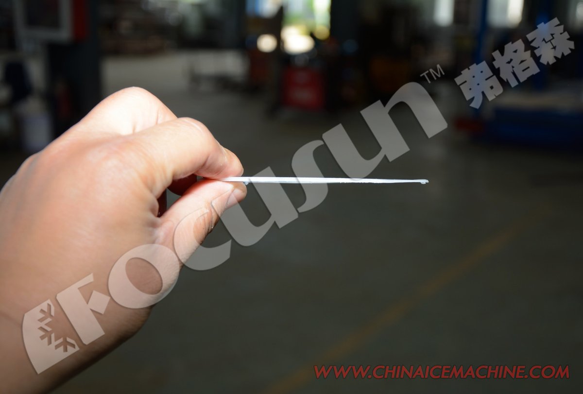 chinaicemachine's tweet image. The shape of the flake ice is irregular, with the size of about 40x40mm and the thickness of about 1.5~2.5mm.
Flake ice is thin and can be used to stir and mix the cooled substances.
The cooling speed is fast due to the large contact area.
#flakeicemachine #Focusun #icemachine