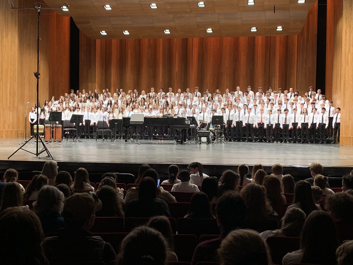 So proud of our 9th grade KMEA singers for a great concert this evening! #4theH @MalePrincipal <a href="/loumaleptsa/">Louisville Male PTSA</a>